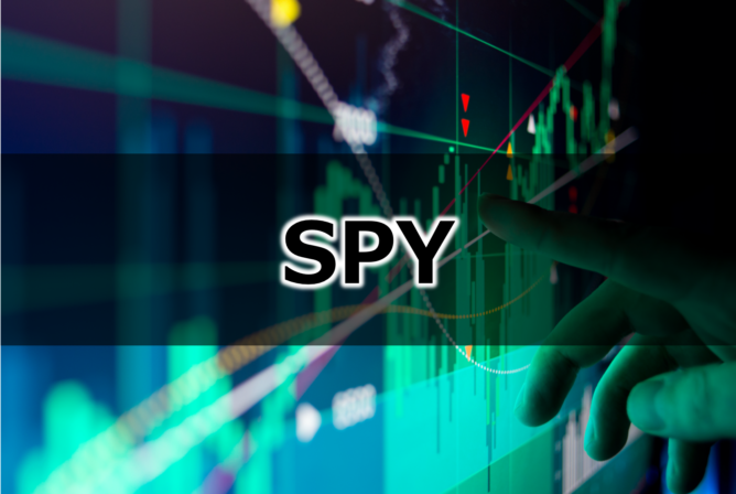Spy 株価